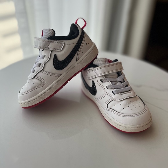 Nike Sneaker Toddler Size 8C - Picture 3 of 4